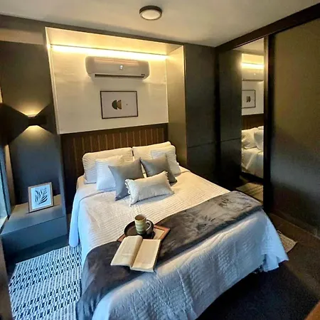 Modern Studio In South Cali - Style & Comfort